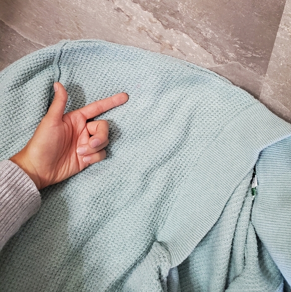 Aerie Soft Waffle Knit Oversized Hooded V Neck Pullover. Light Green. M. - Picture 7 of 11